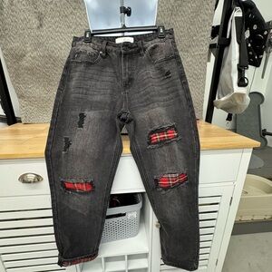 KanCam woman’s high rise jeans. 7/27